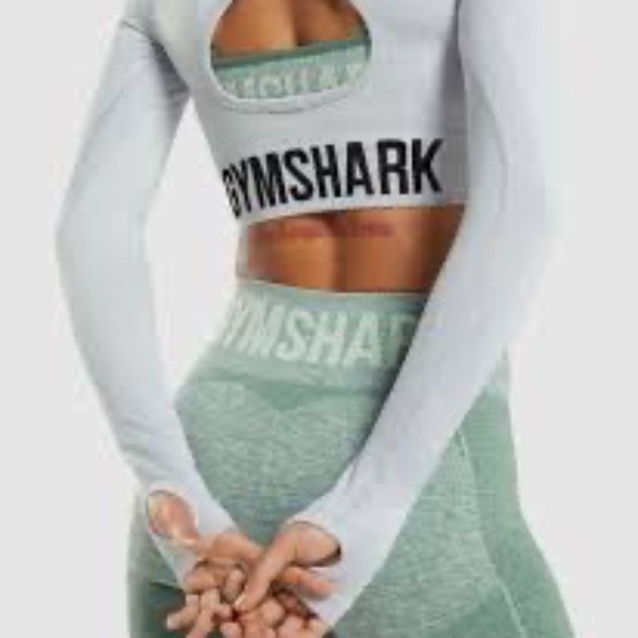 Gymshark Adapt Camo Seamless Long Sleeve Crop Top and Shorts Set Beige Size M - Picture 1 of 16